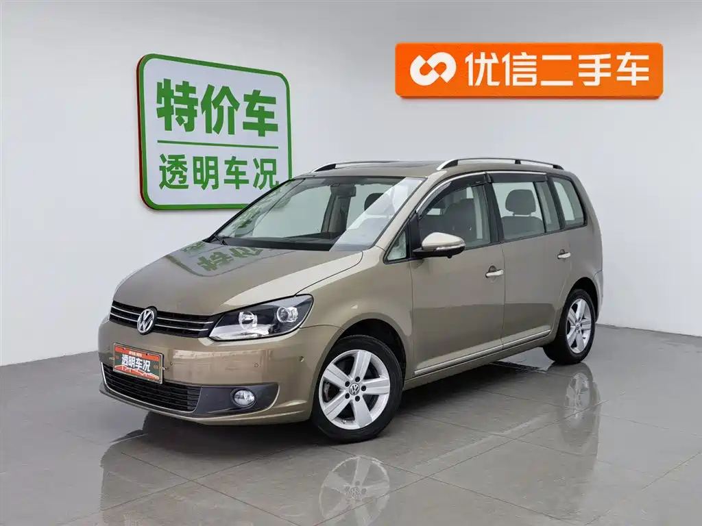 VOLKSWAGEN TOURAN 2015