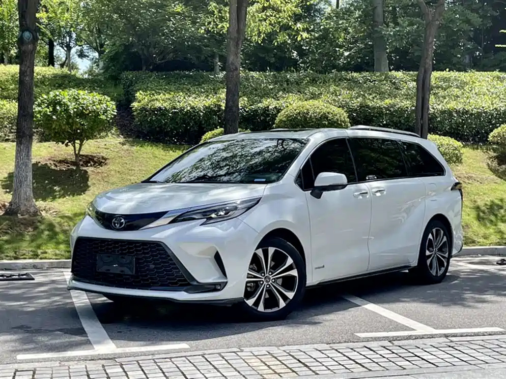 TOYOTA GRANVIA 2022