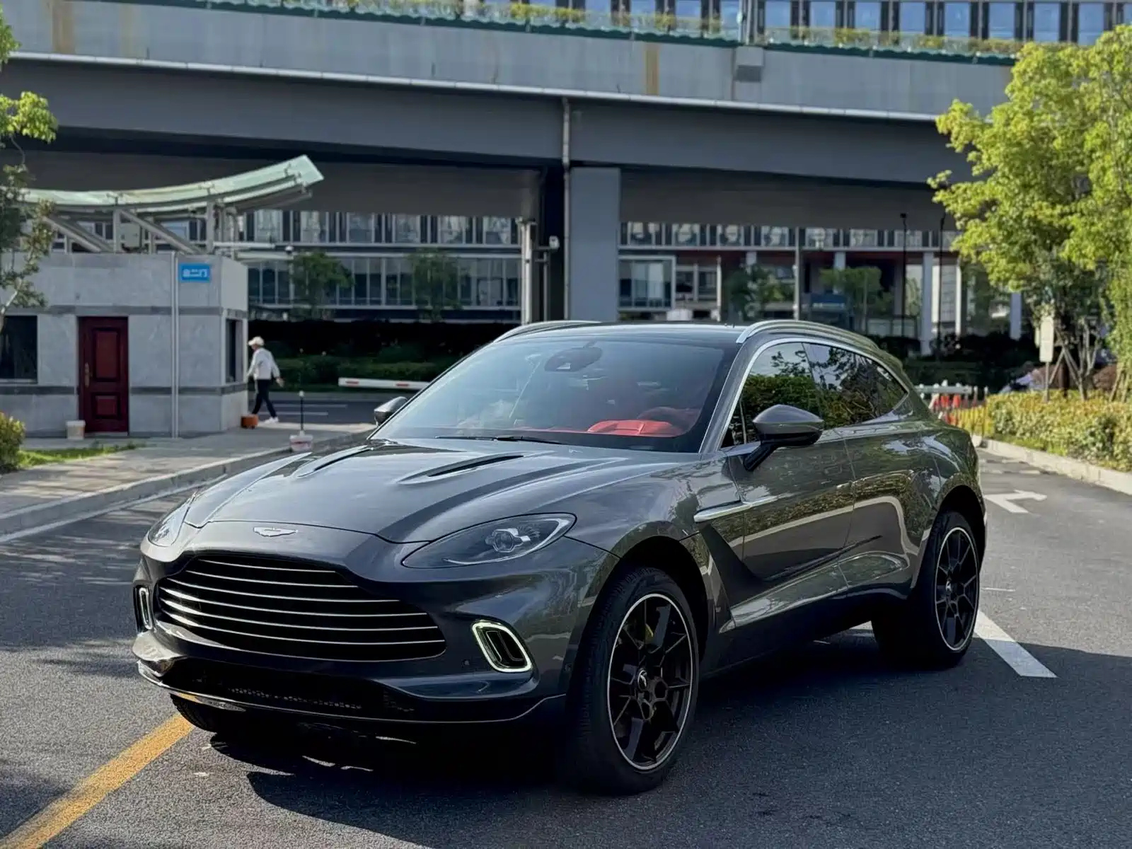 ASTON MARTIN DBX 2020