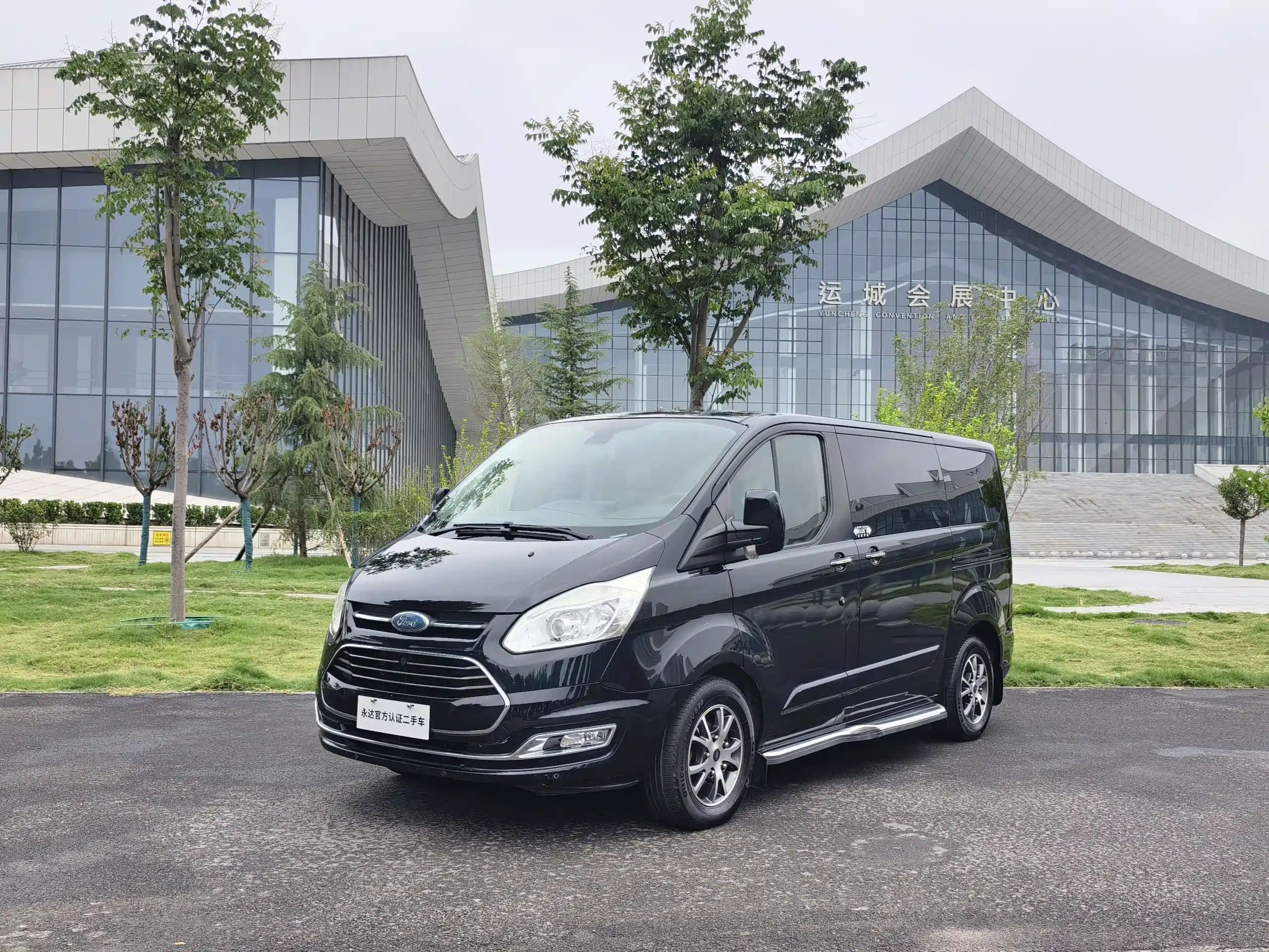 FORD TOUREO 2017
