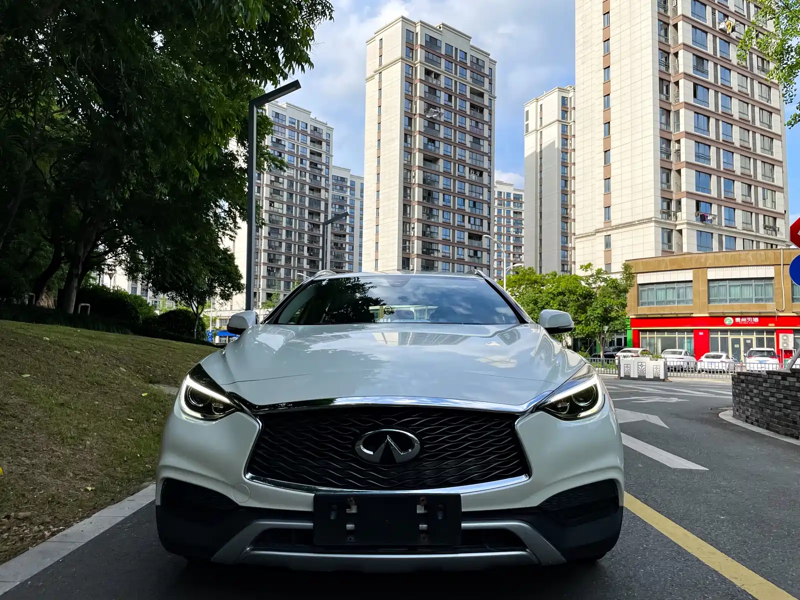INFINITI QX30