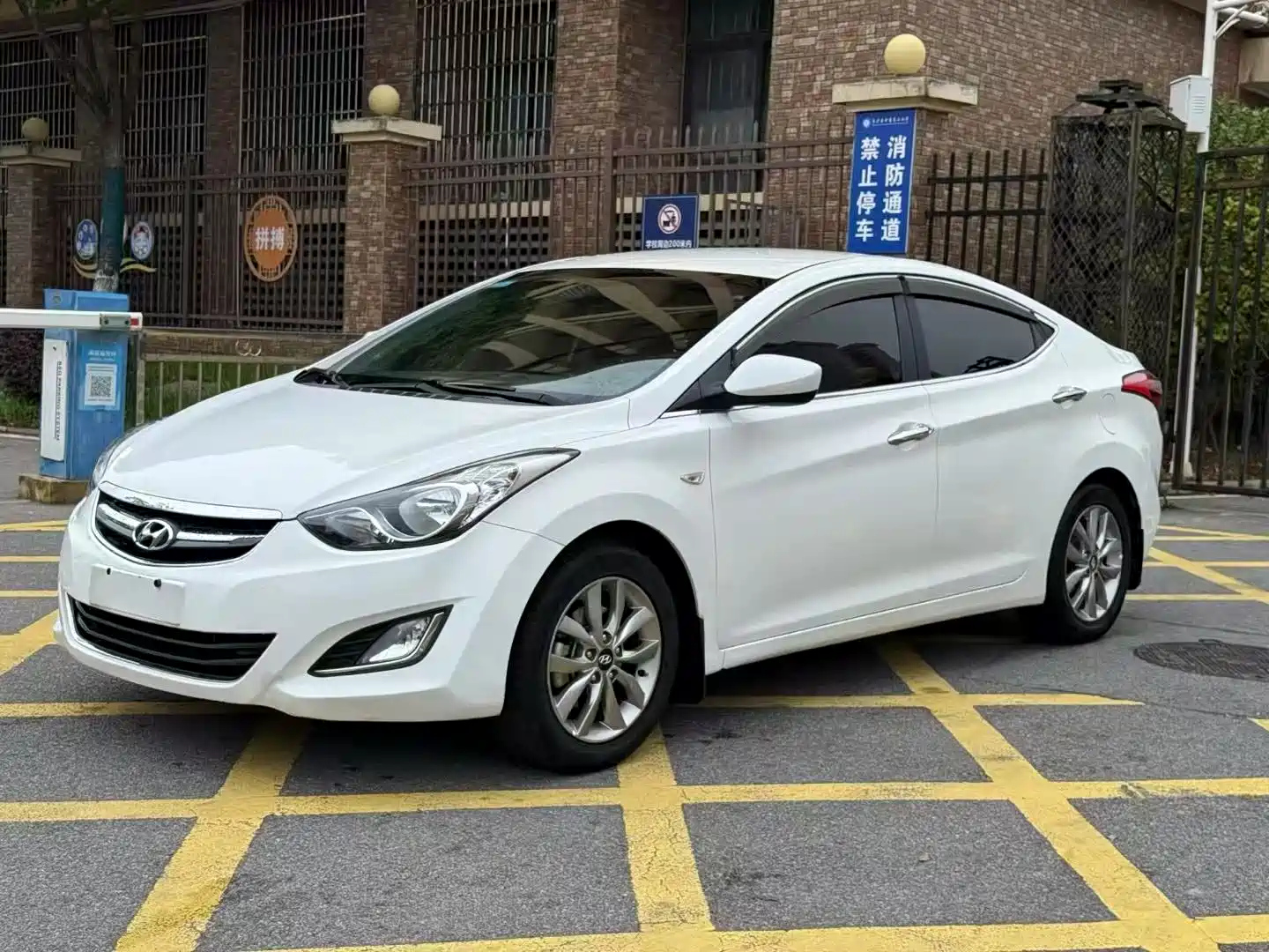 HYUNDAI ELANTRA 2015