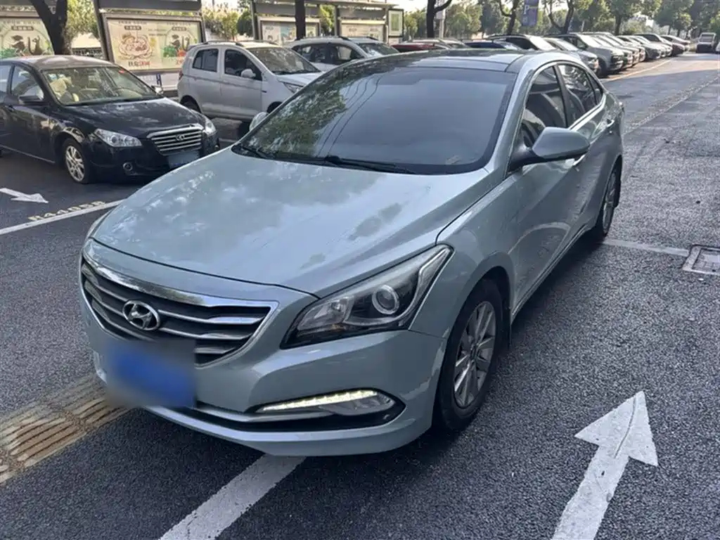 HYUNDAI MISTRA 2014