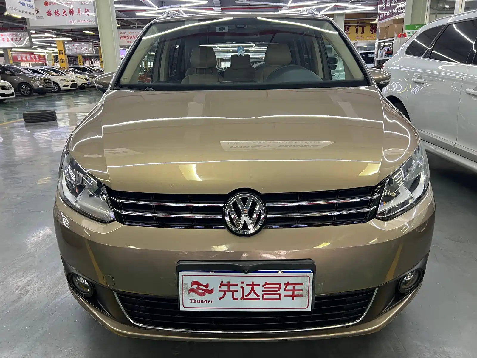 VOLKSWAGEN TOURAN 2015