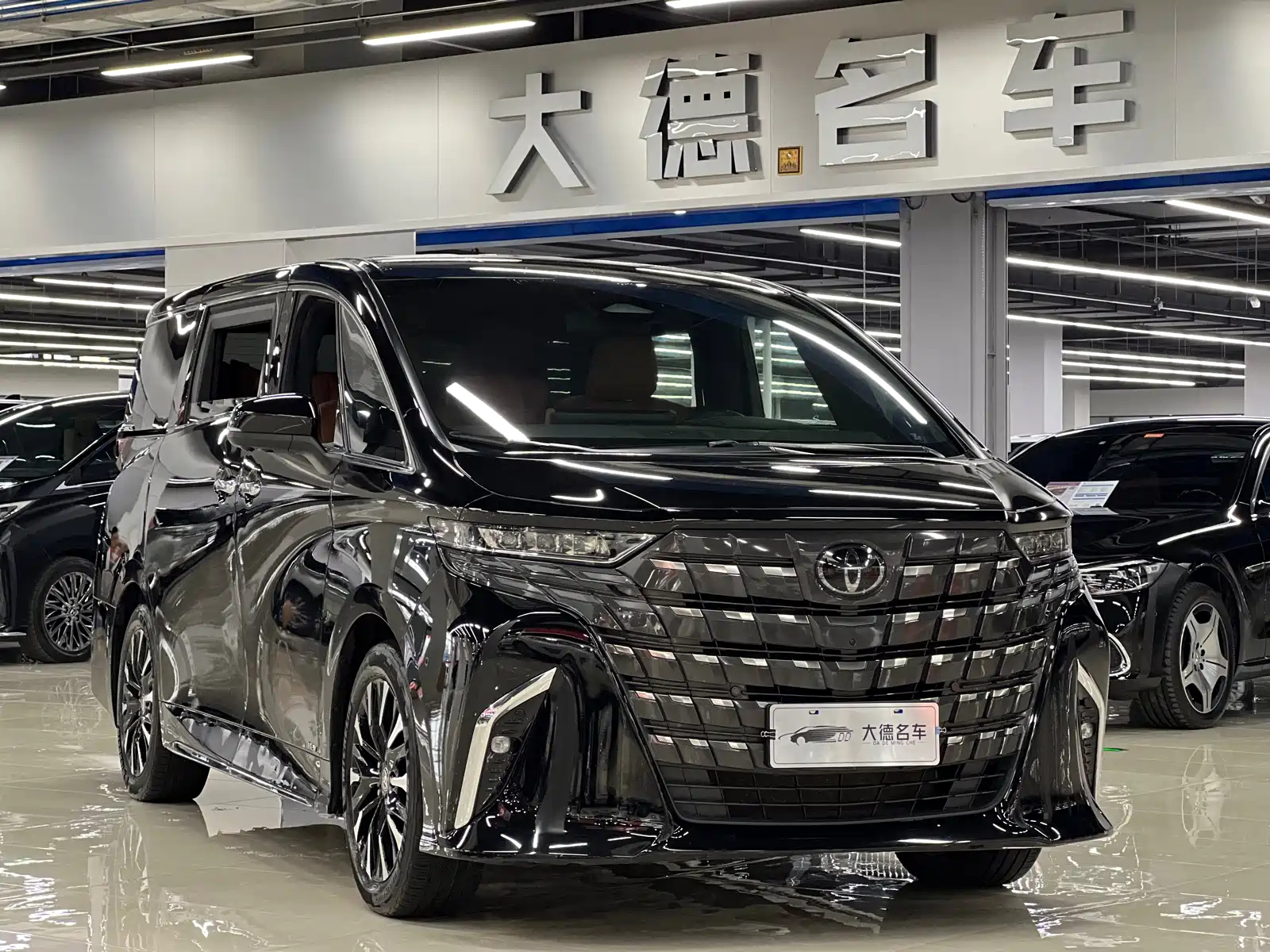 TOYOTA ALPHARD 2024