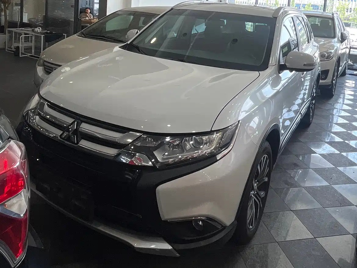 MITSUBISHI OUTLANDER 2018