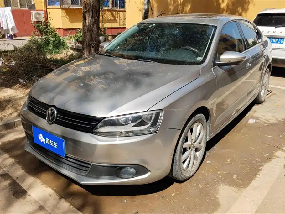 VOLKSWAGEN SAGITAR 2012