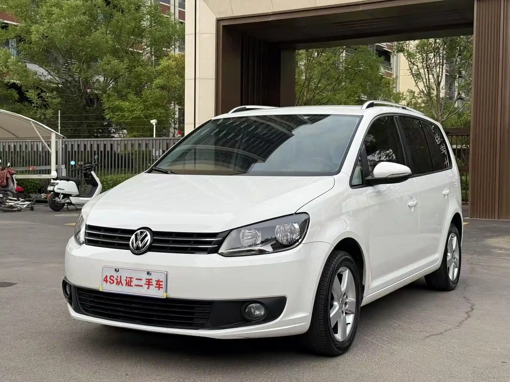 VOLKSWAGEN TOURAN 2013
