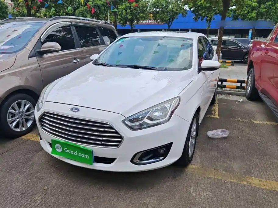FORD ESCORT 2015