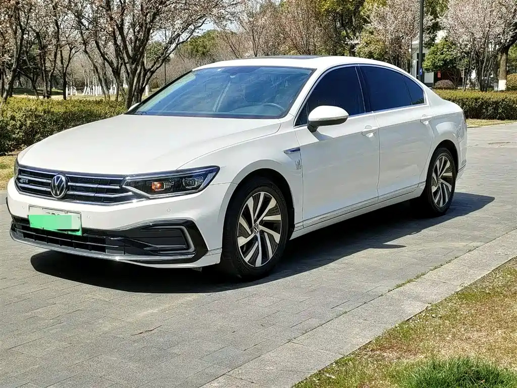 VOLKSWAGEN MAGOTAN GTE PLUG IN HYBRID 2020