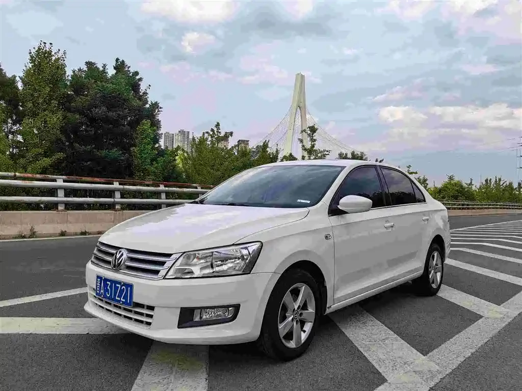 VOLKSWAGEN SANTANA 2013