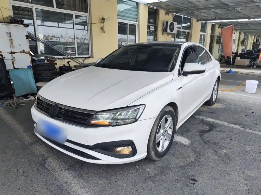 VOLKSWAGEN LAMANDO