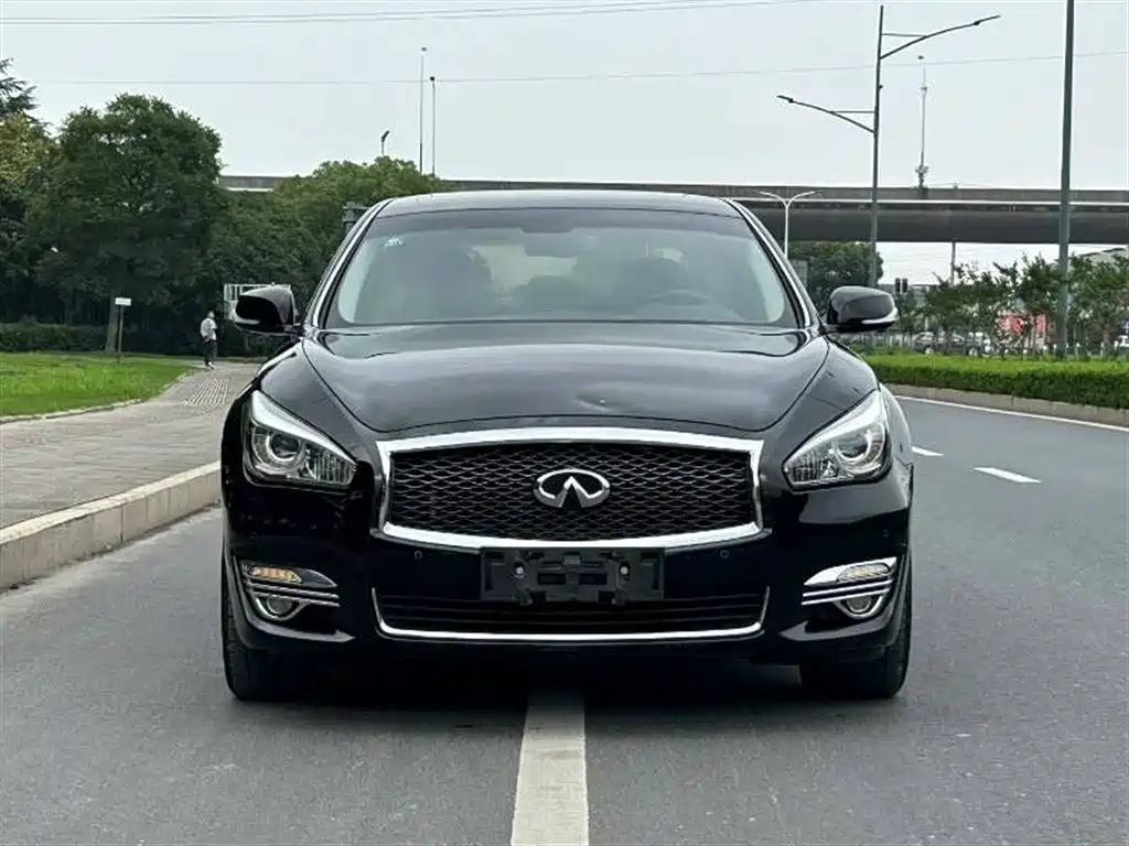 INFINITI Q70 2017