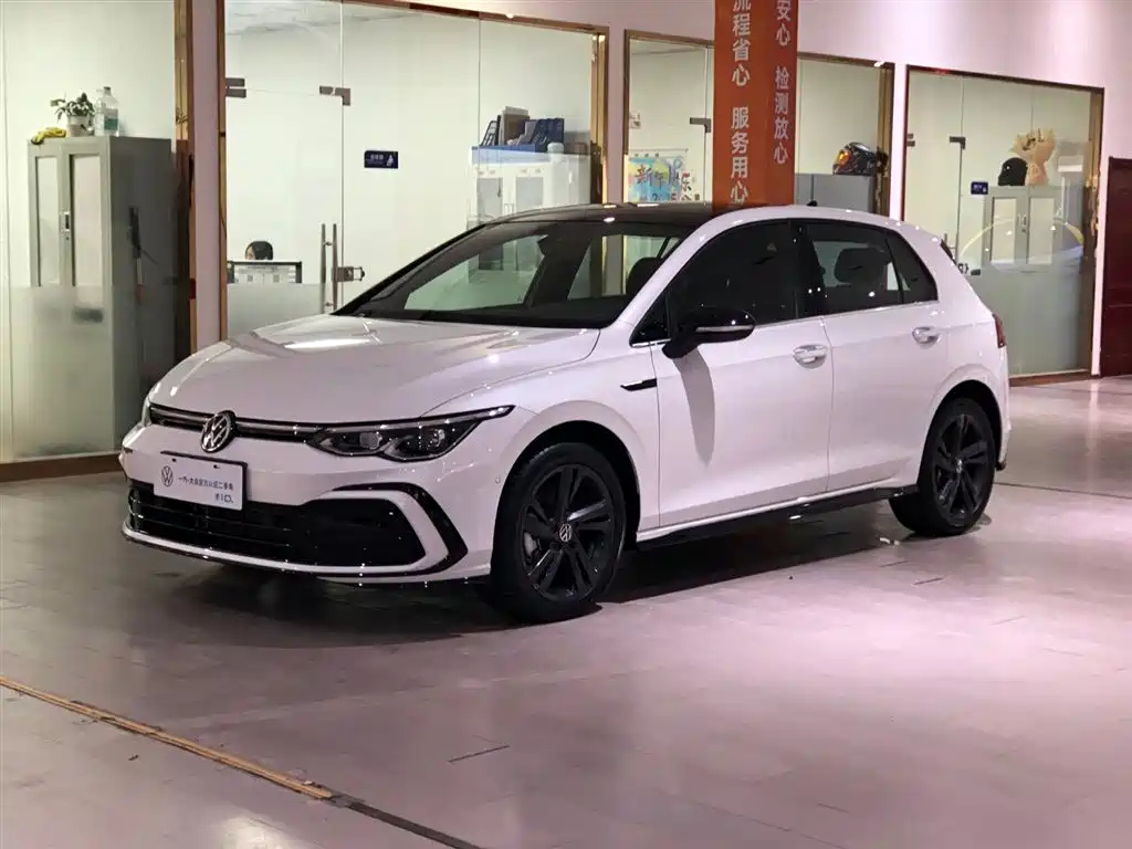 VOLKSWAGEN GOLF 2023