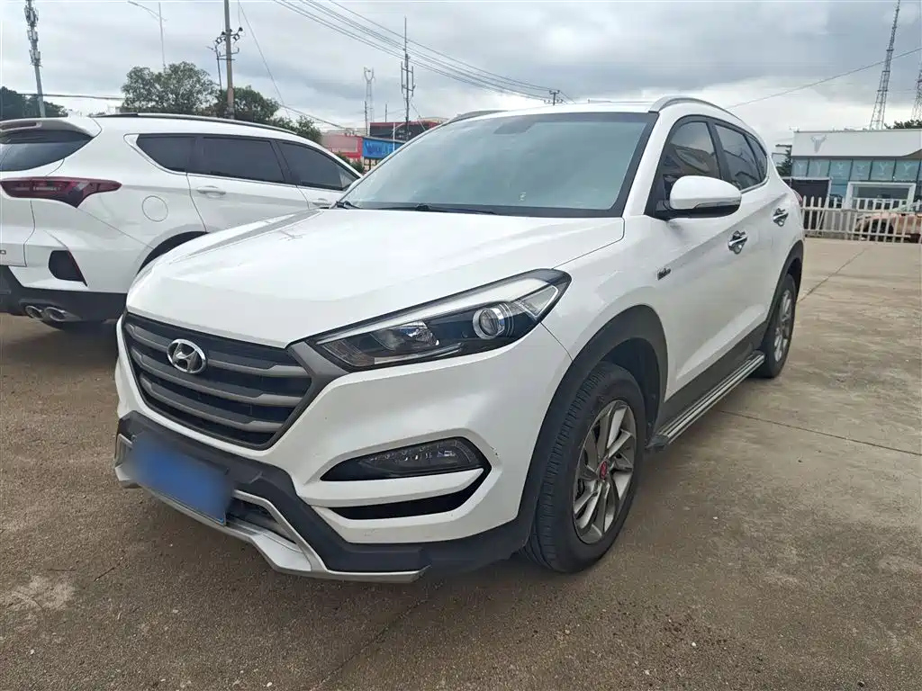 HYUNDAI TUCSON 2015