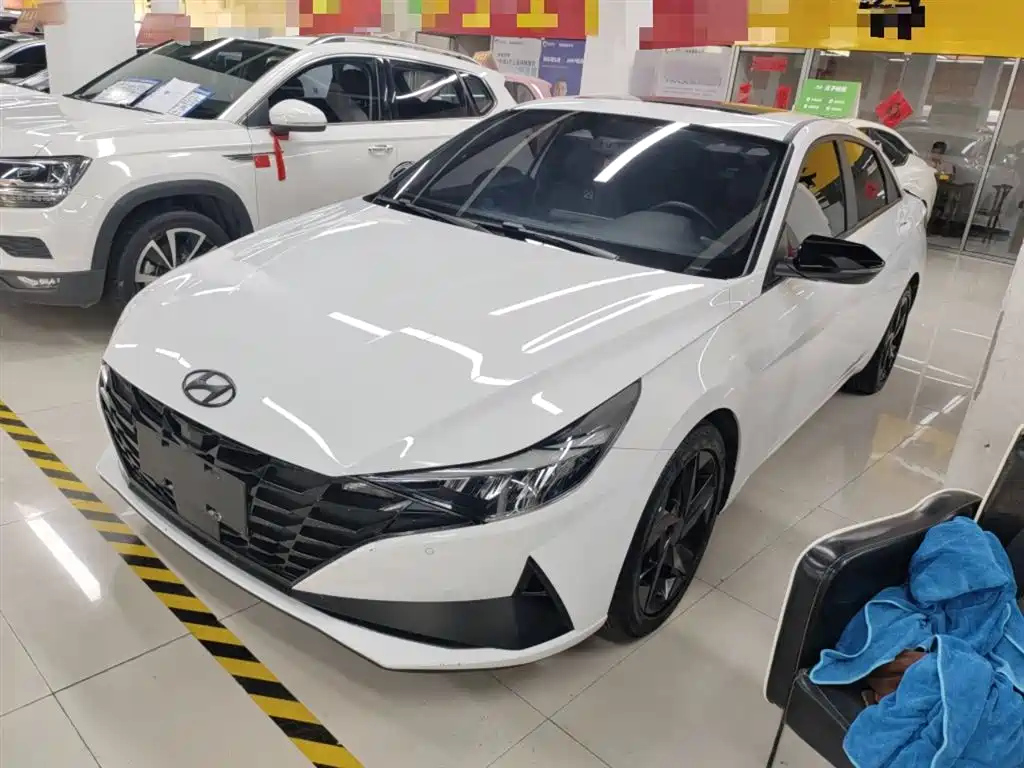 HYUNDAI ELANTRA