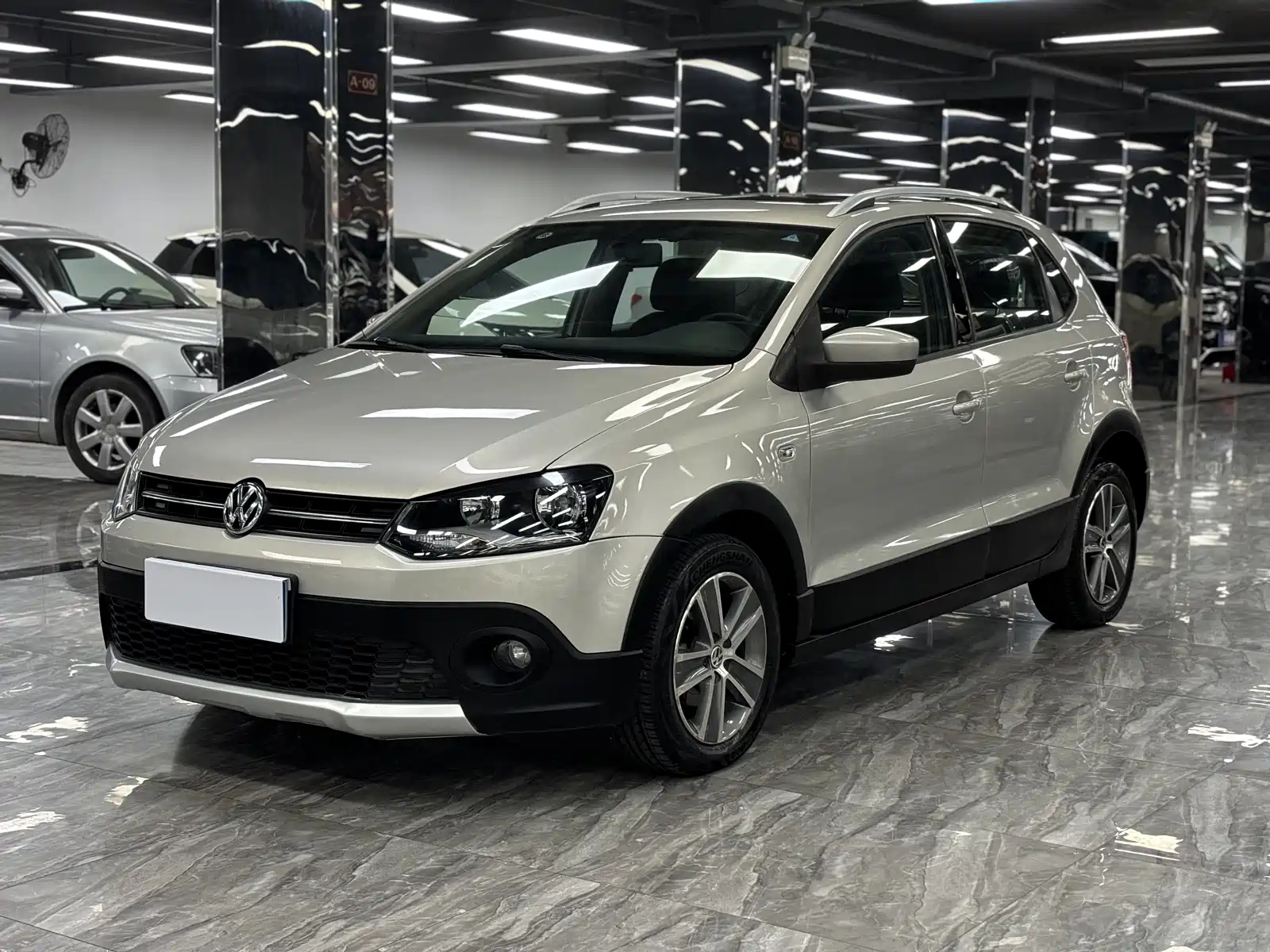 VOLKSWAGEN POLO 2012