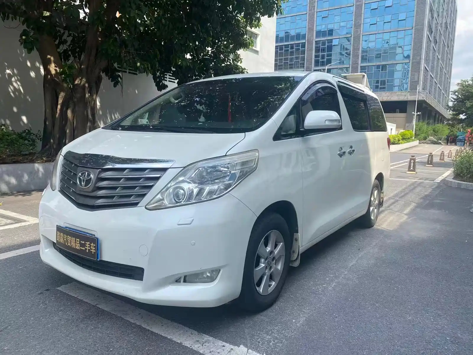 TOYOTA ALPHARD 2011