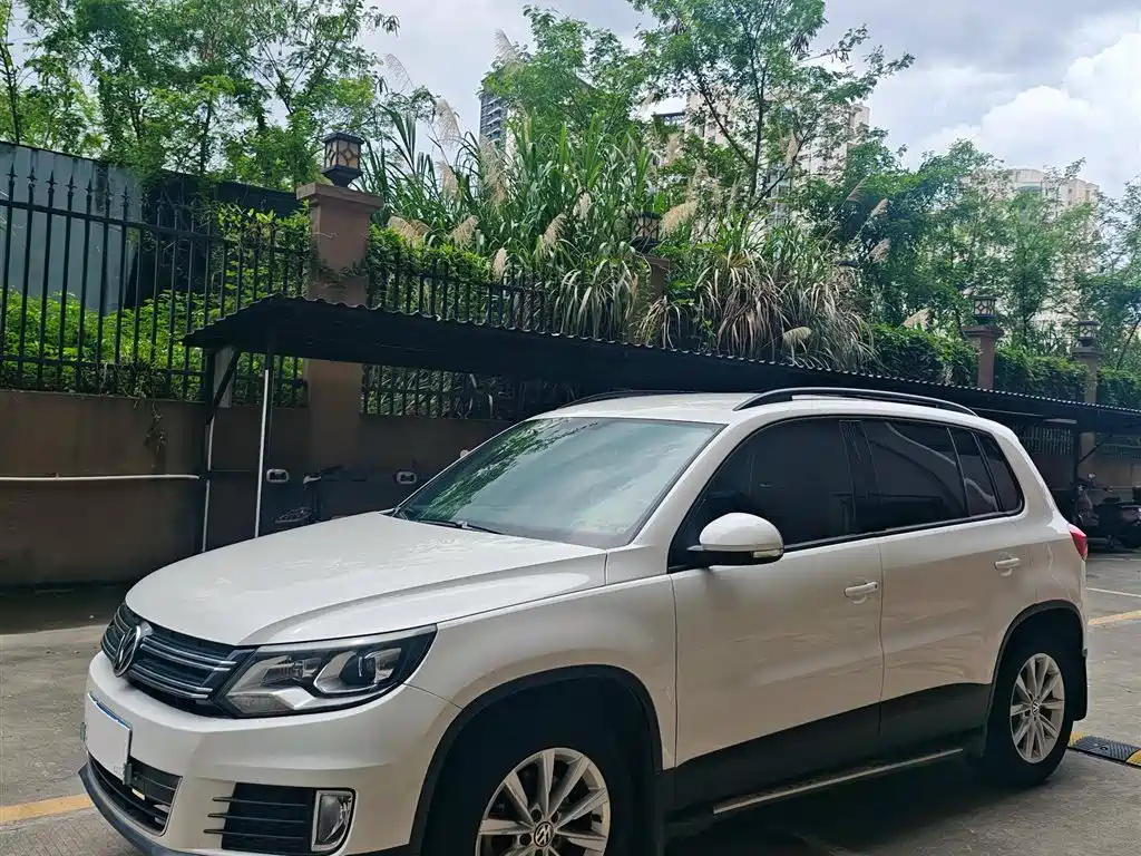 VOLKSWAGEN TIGUAN 2015