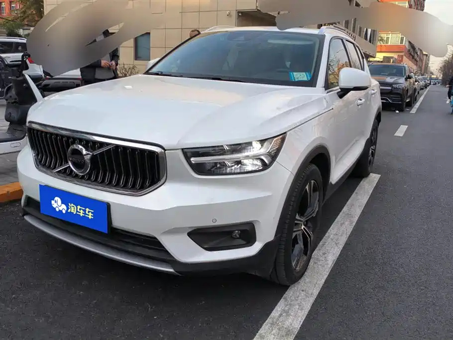 VOLVO XC40 2020