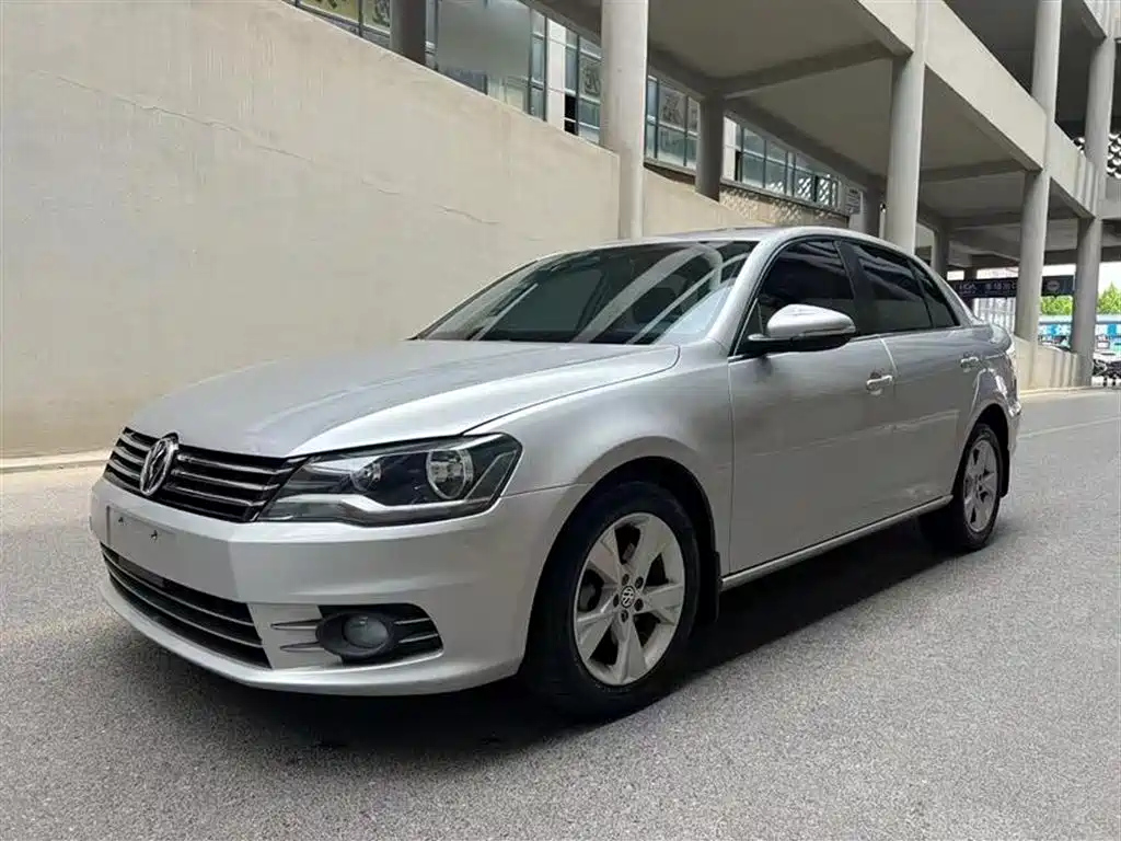 VOLKSWAGEN BORA 2013