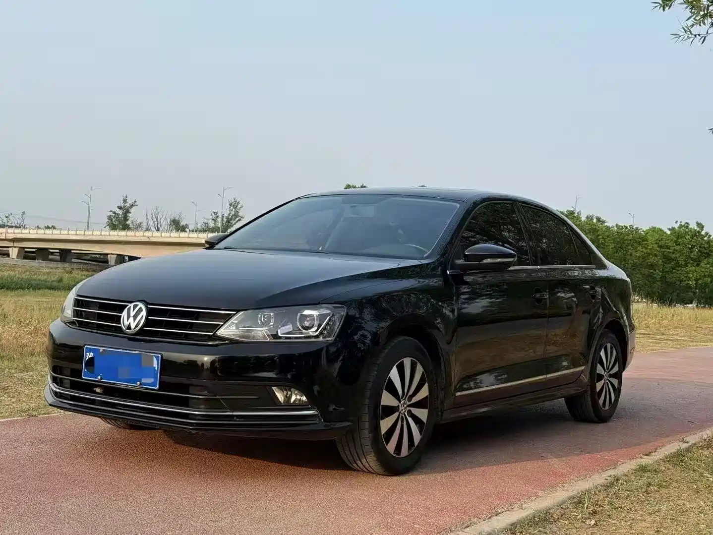VOLKSWAGEN SAGITAR 2017