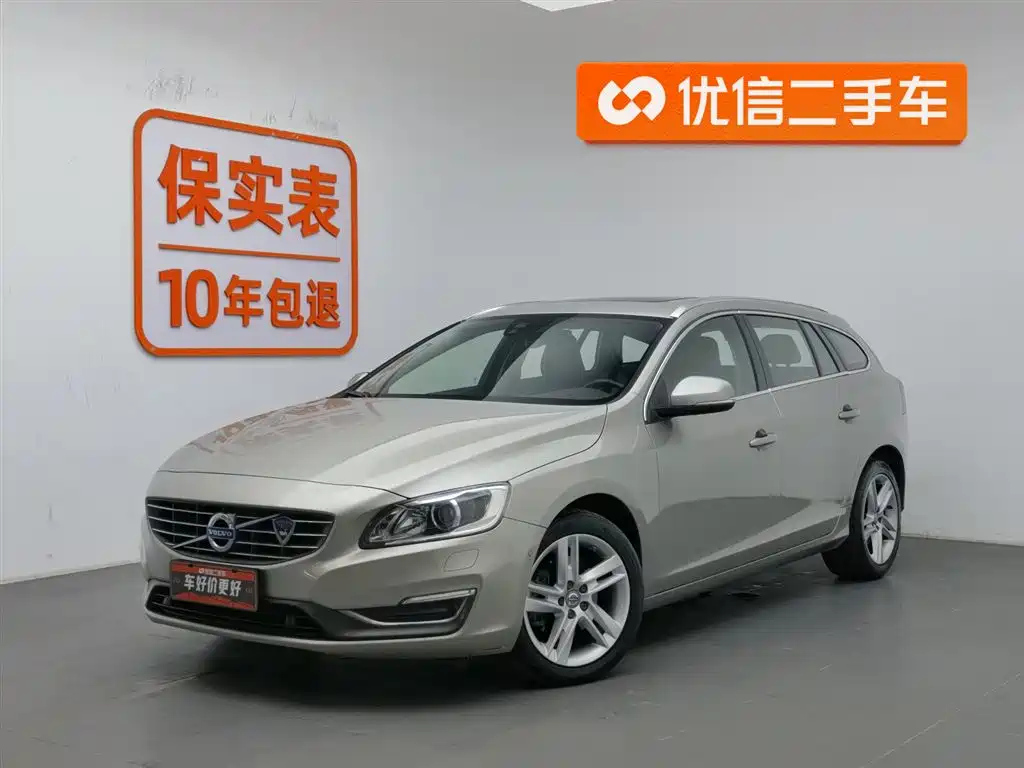 VOLVO V60 2015