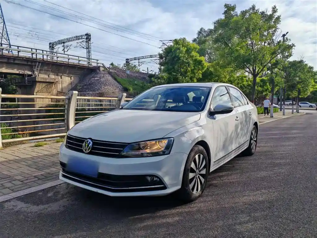 VOLKSWAGEN SAGITAR 2018