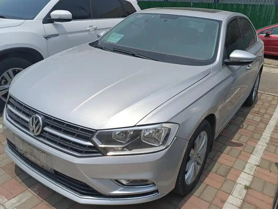 VOLKSWAGEN BORA 2016