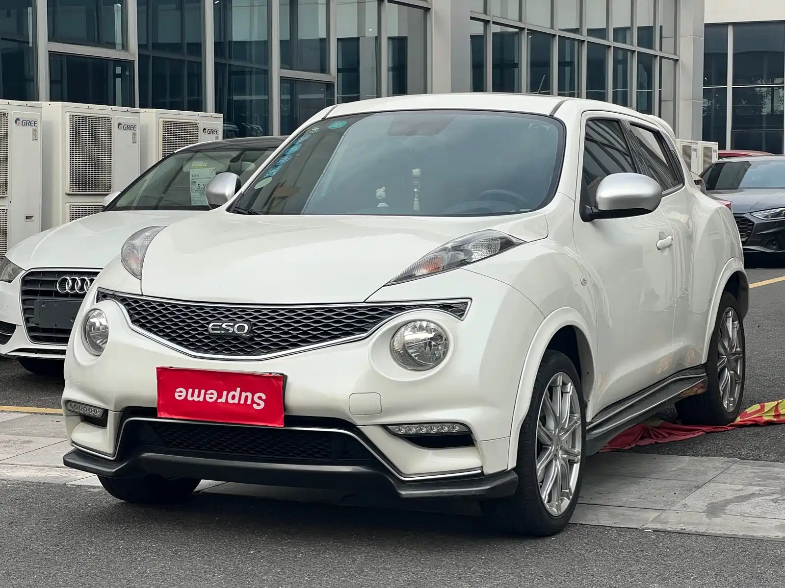 INFINITI ESQ 2014
