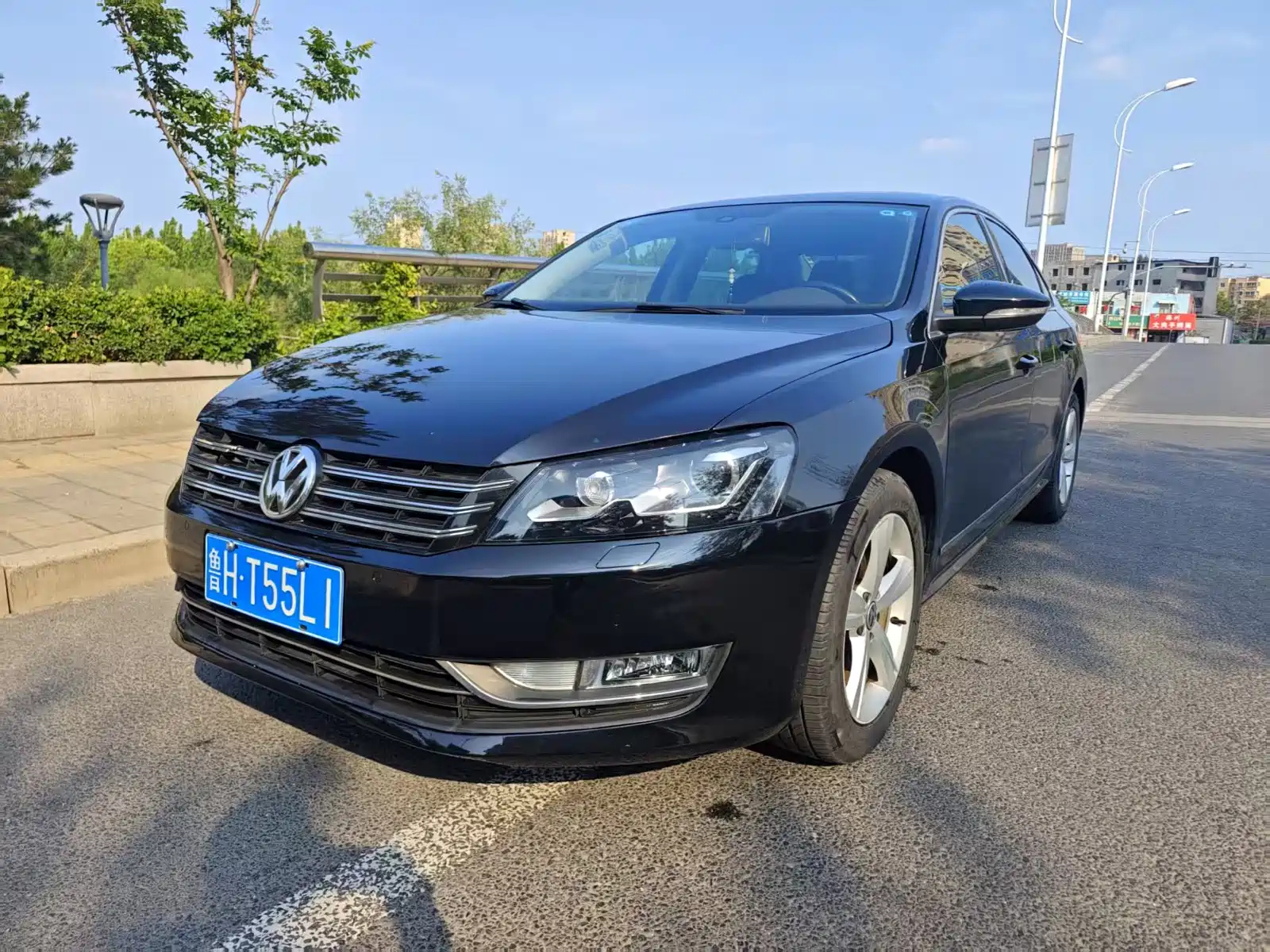 VOLKSWAGEN PASSAT 2011