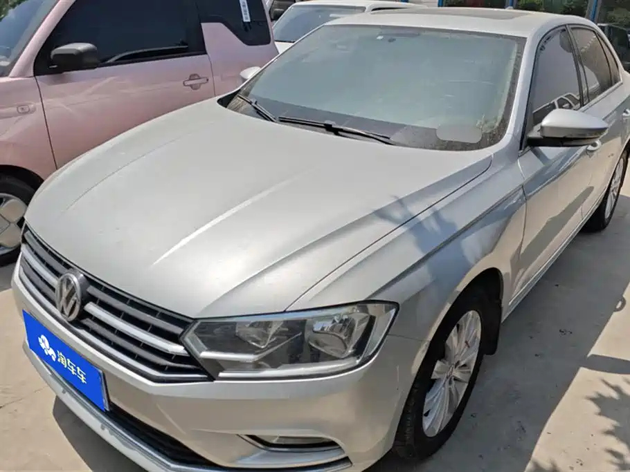 VOLKSWAGEN BORA 2016