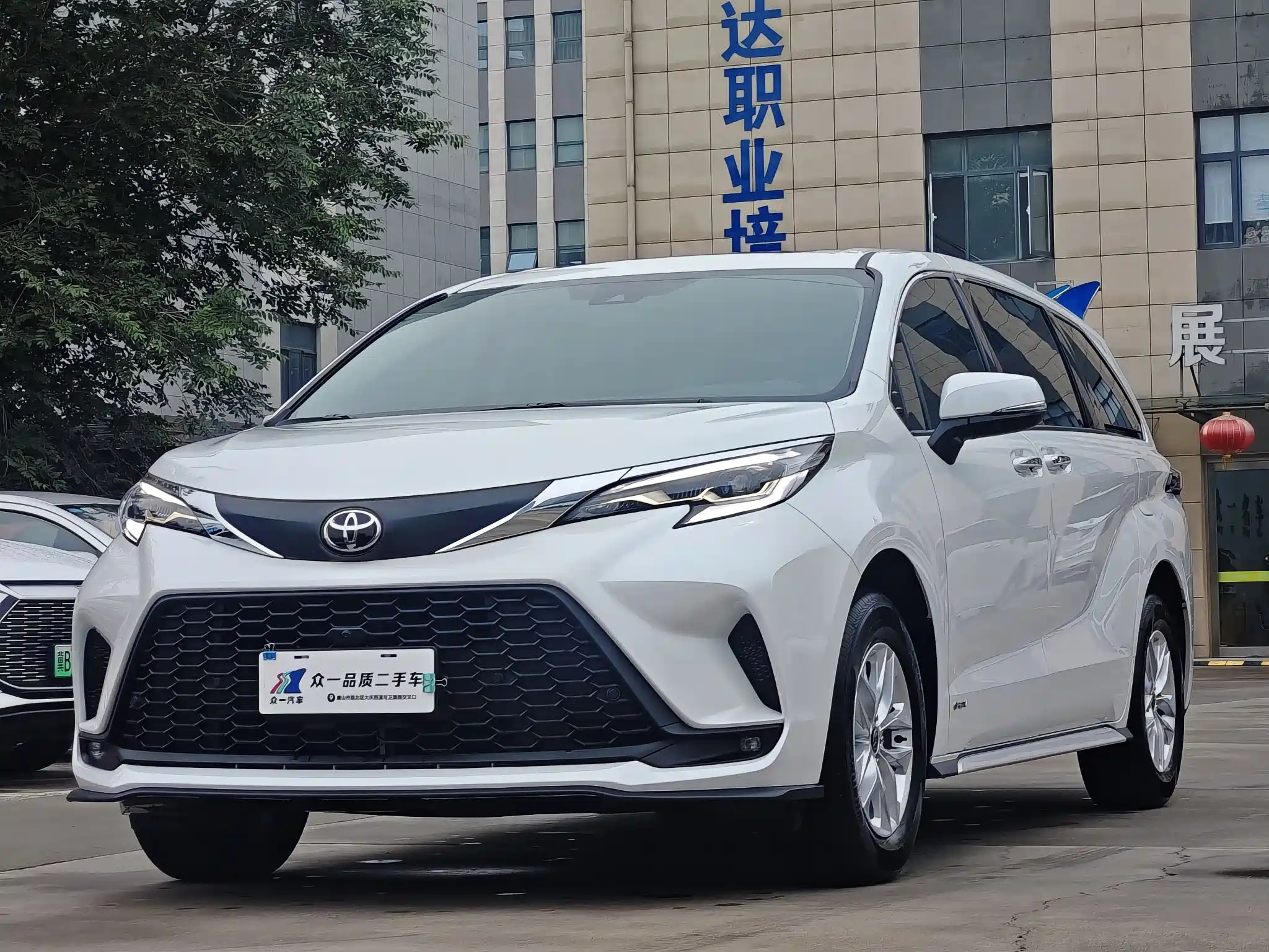 TOYOTA GRANVIA 2024