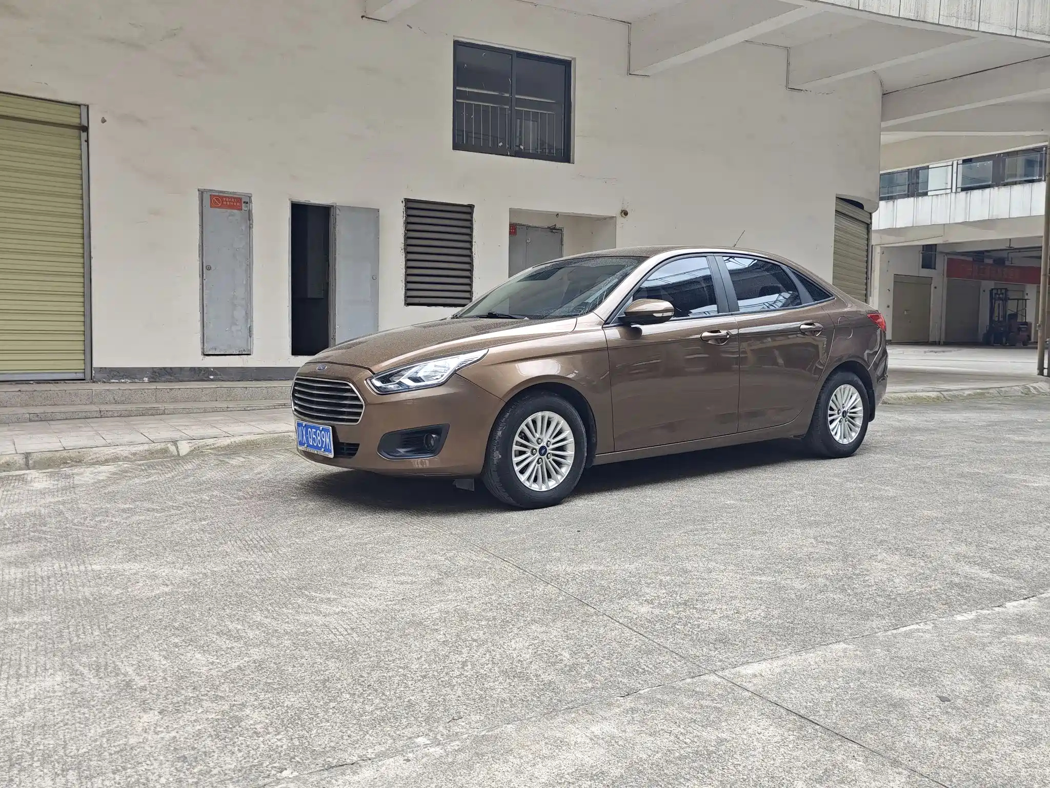 FORD ESCORT 2015