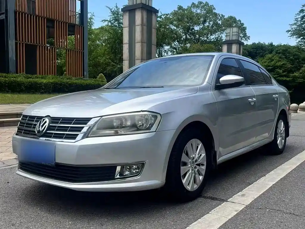 VOLKSWAGEN LAVIDA 2013