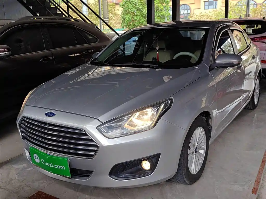 FORD ESCORT 2015
