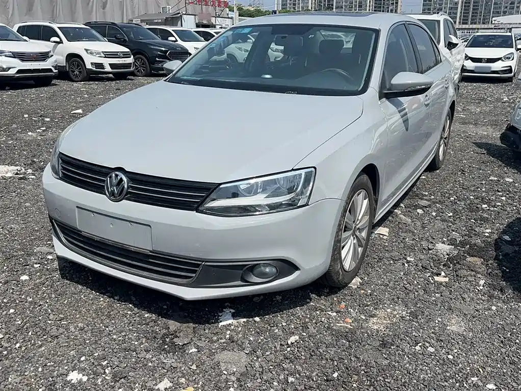 VOLKSWAGEN SAGITAR 2014