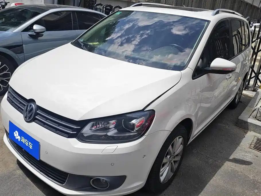 VOLKSWAGEN TOURAN 2015
