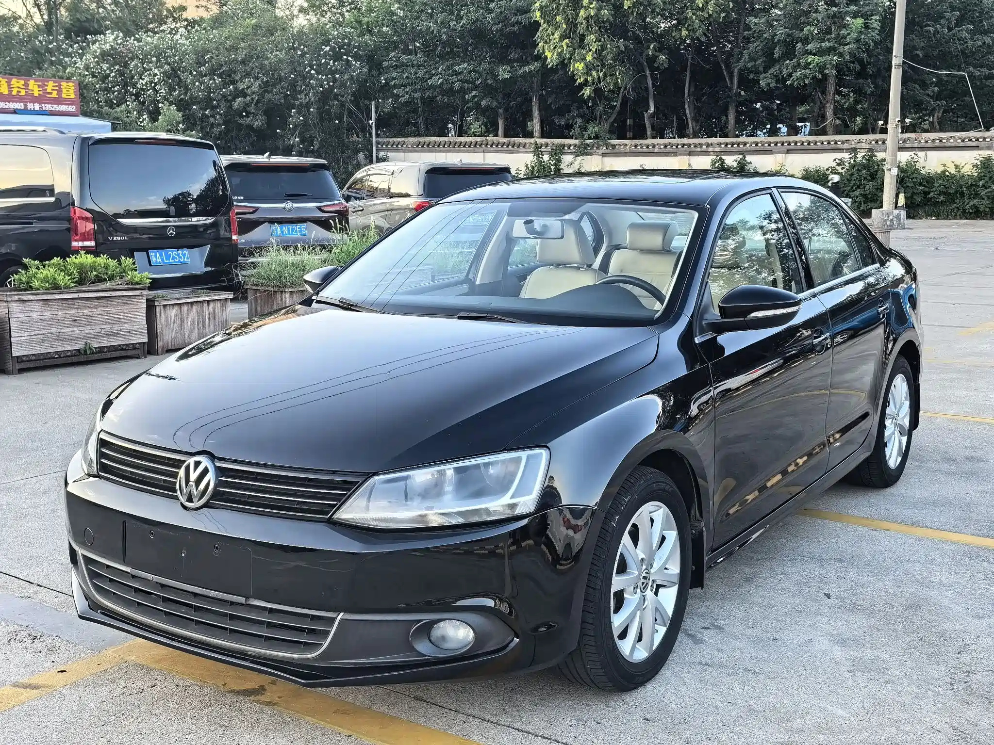 VOLKSWAGEN SAGITAR 2012