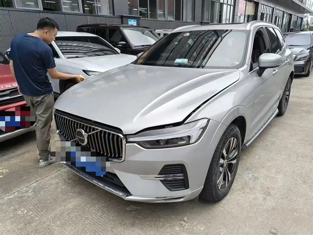 VOLVO XC60 2022