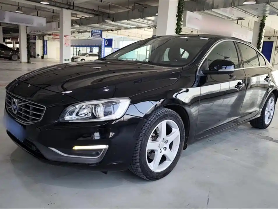 VOLVO S60 2015