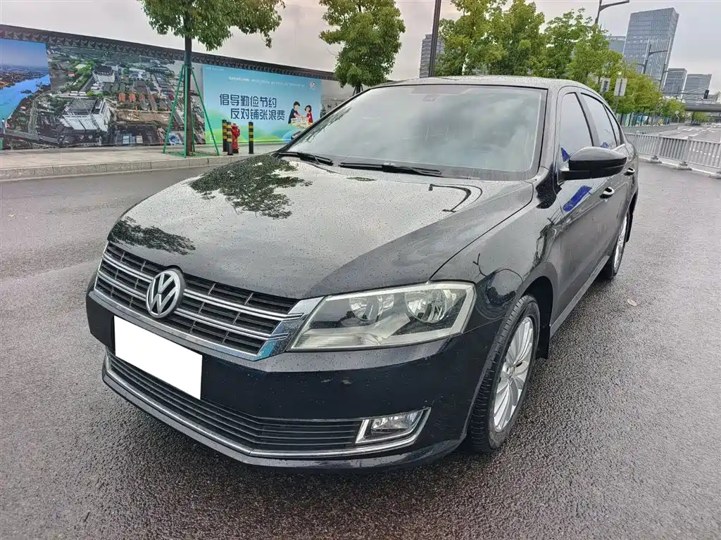 VOLKSWAGEN LAVIDA 2013