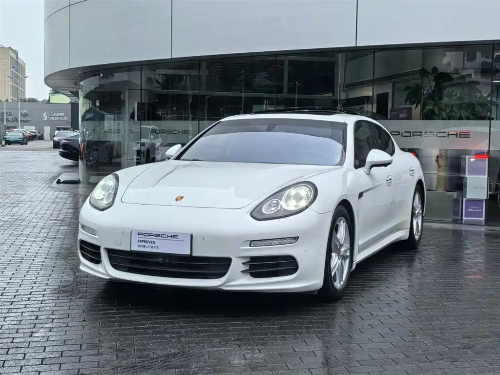 PORSCHE PANAMERA 2016