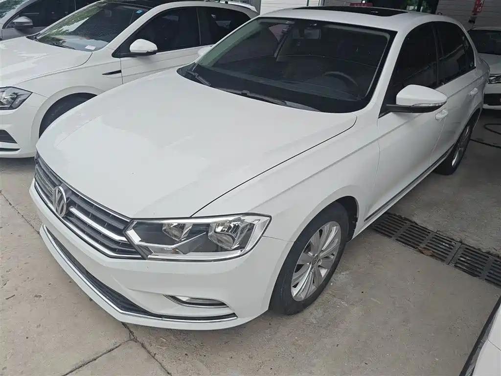 VOLKSWAGEN BORA 2017