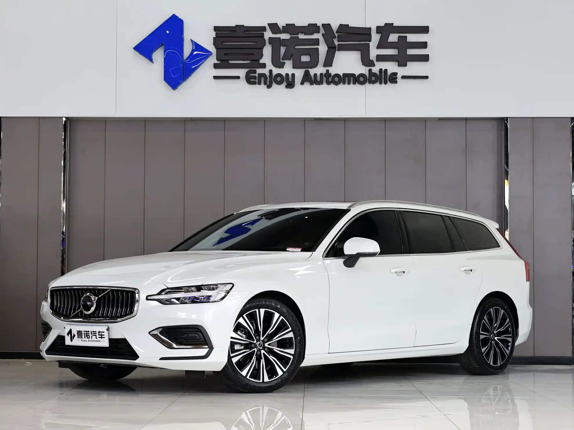 VOLVO V60 2023