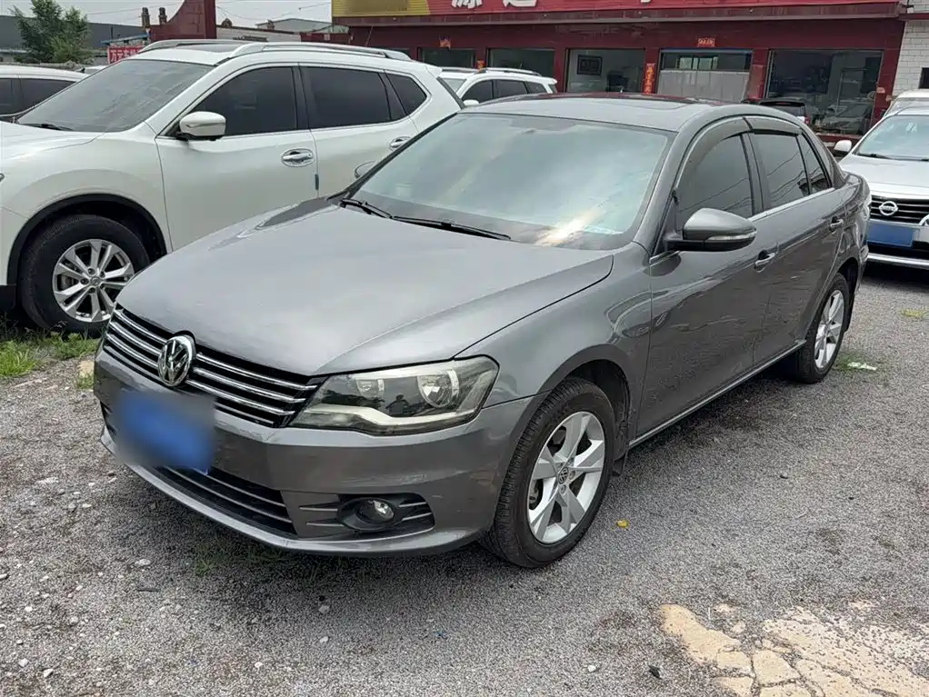 VOLKSWAGEN BORA 2014