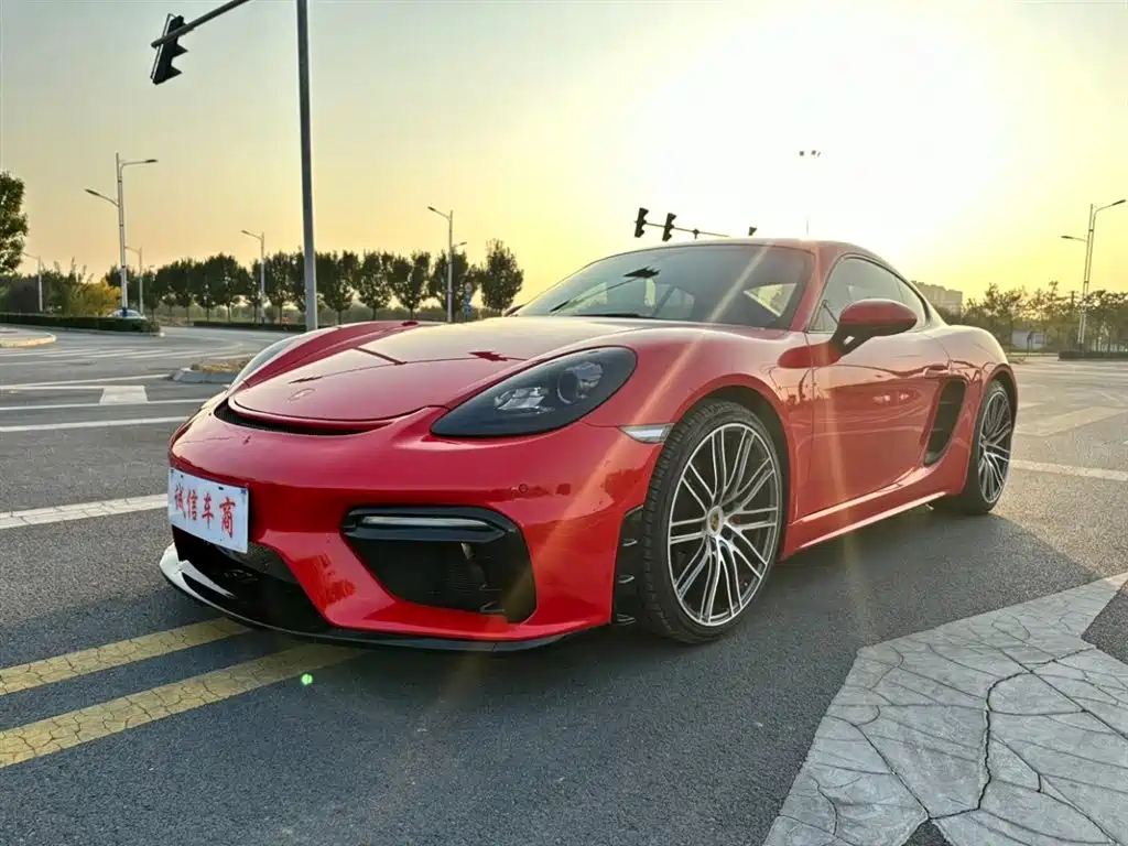 PORSCHE 718 2018