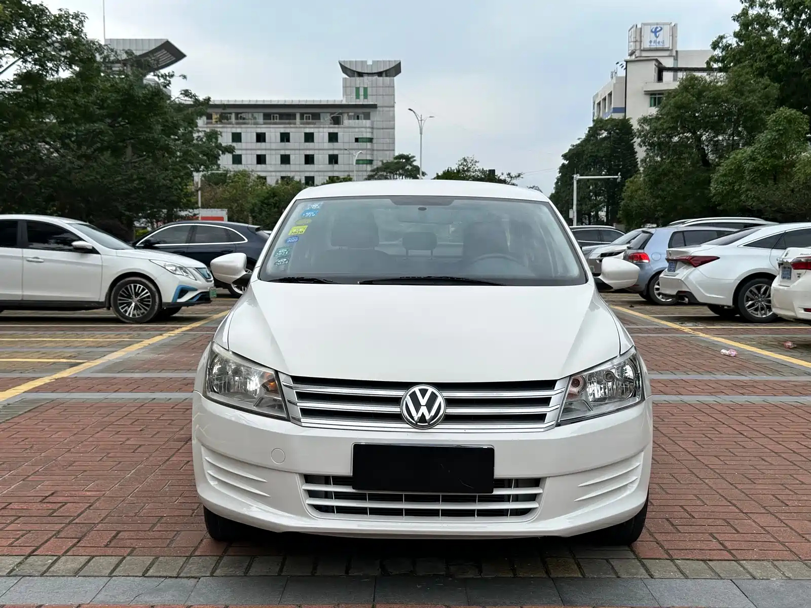 VOLKSWAGEN SANTANA 2013
