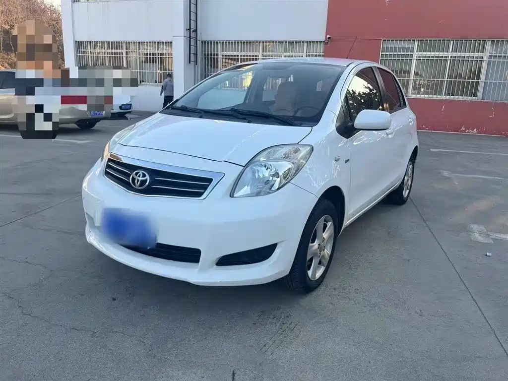 TOYOTA YARIS 2011