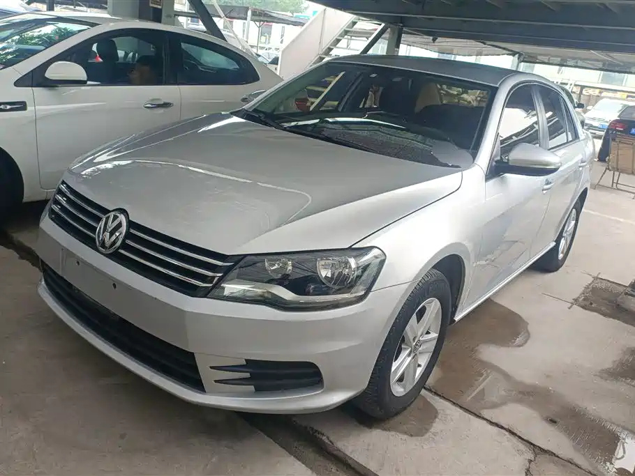 VOLKSWAGEN BORA 2013